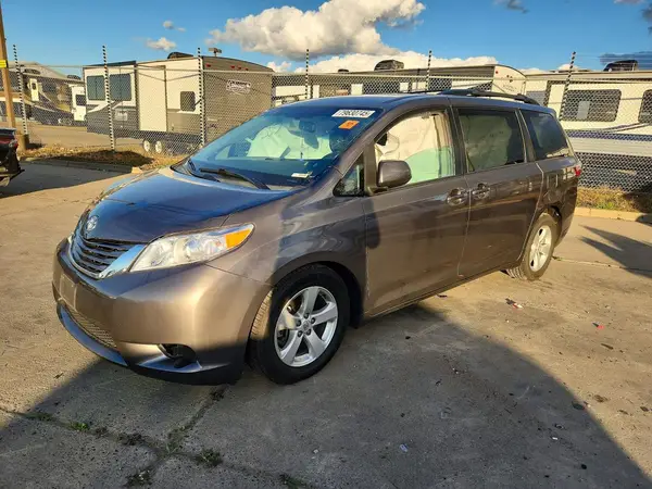 5TDKK3DC7GS714448 2016 TOYOTA SIENNA - Image 1