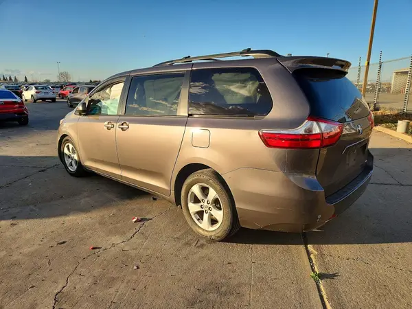 5TDKK3DC7GS714448 2016 TOYOTA SIENNA - Image 2