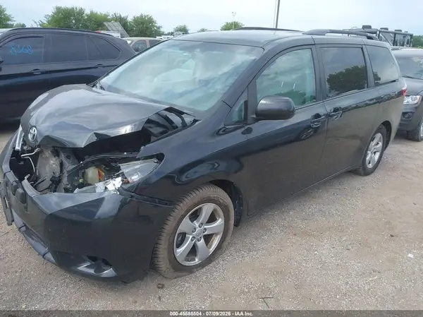 5TDKK3DC7GS724459 2016 TOYOTA SIENNA - Image 2