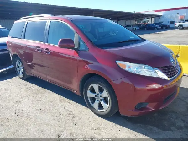 5TDKK3DC7GS725692 2016 TOYOTA SIENNA - Image 1