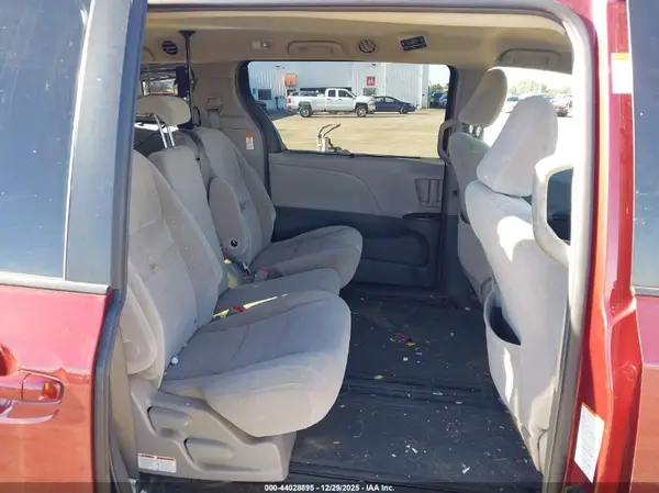 5TDKK3DC7GS725692 2016 TOYOTA SIENNA - Image 8