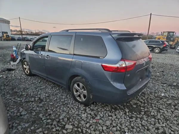 5TDKK3DC7GS725868 2016 TOYOTA SIENNA - Image 2