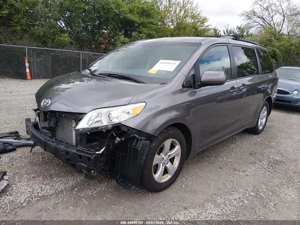 5TDKK3DC7GS729435 2016 TOYOTA SIENNA - Image 2