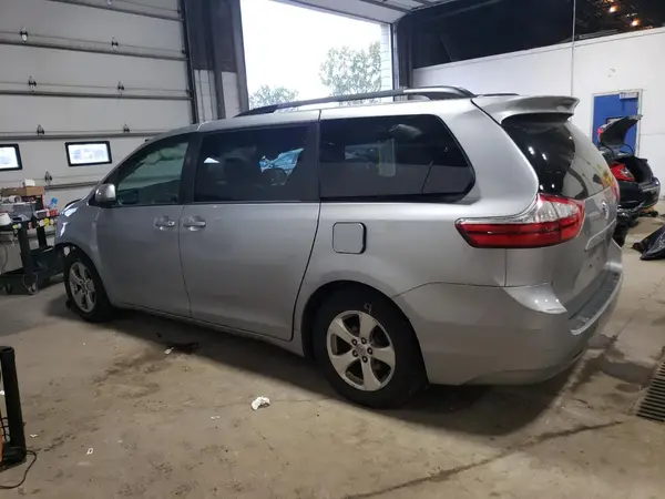 5TDKK3DC7GS729578 2016 TOYOTA SIENNA - Image 2
