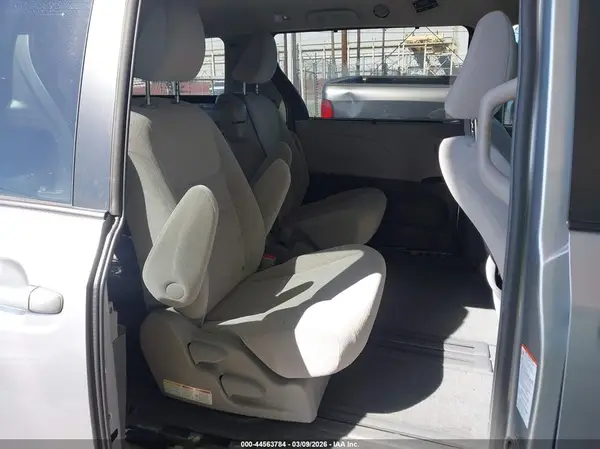5TDKK3DC7GS730570 2016 TOYOTA SIENNA - Image 8