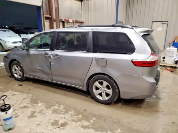 5TDKK3DC7GS733176 2016 TOYOTA SIENNA - Image 2