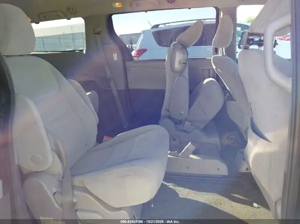 5TDKK3DC7GS733212 2016 TOYOTA SIENNA - Image 8