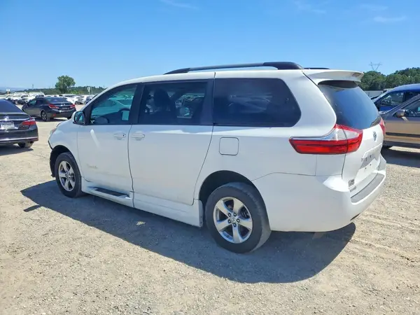 5TDKK3DC7GS745652 2016 TOYOTA SIENNA - Image 2