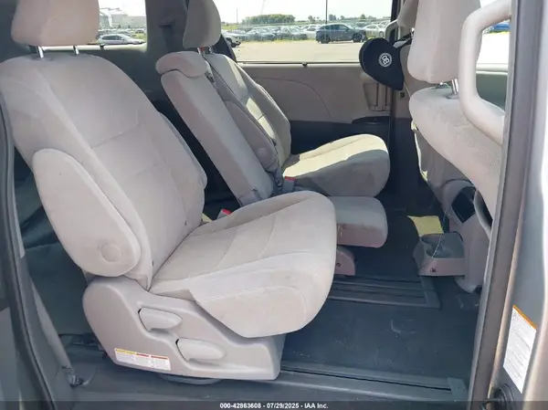 5TDKK3DC7GS750060 2016 TOYOTA SIENNA - Image 8