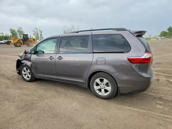 5TDKK3DC7GS750463 2016 TOYOTA SIENNA - Image 2