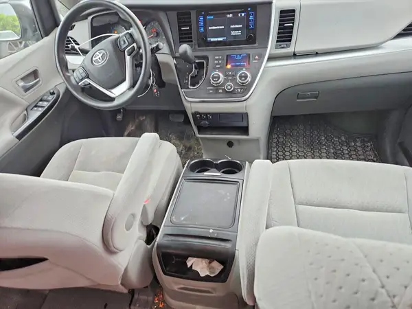 5TDKK3DC7GS750463 2016 TOYOTA SIENNA - Image 8