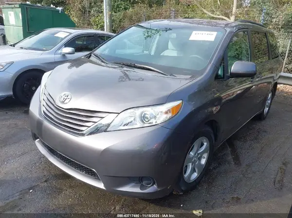 5TDKK3DC7GS753489 2016 TOYOTA SIENNA - Image 2