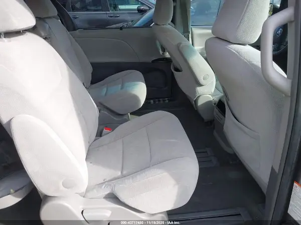 5TDKK3DC7GS753489 2016 TOYOTA SIENNA - Image 8