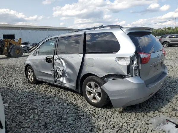 5TDKK3DC7GS756053 2016 TOYOTA SIENNA - Image 2