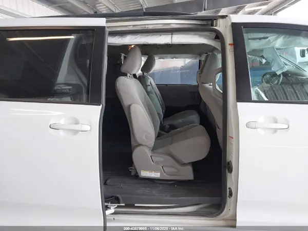 5TDKK3DC7GS756912 2016 TOYOTA SIENNA - Image 8