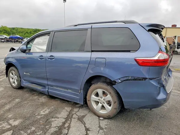 5TDKK3DC7GS765402 2016 TOYOTA SIENNA - Image 2