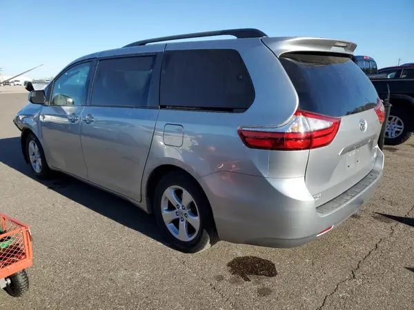 5TDKK3DC8GS694047 2016 TOYOTA SIENNA - Image 2