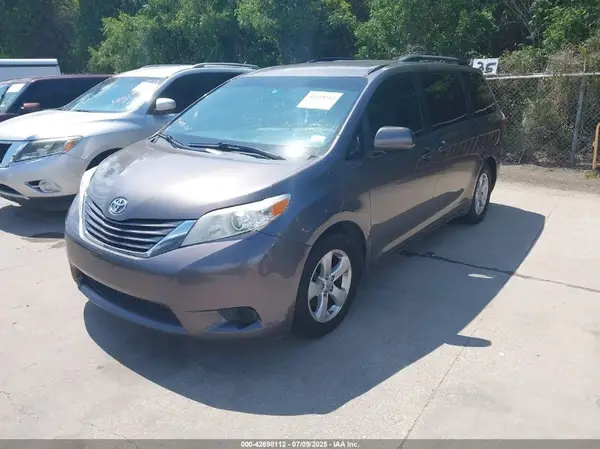 5TDKK3DC8GS694887 2016 TOYOTA SIENNA - Image 2