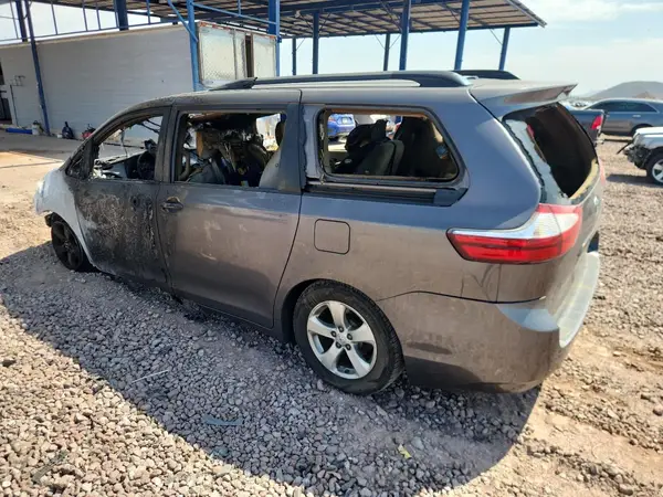 5TDKK3DC8GS696199 2016 TOYOTA SIENNA - Image 2