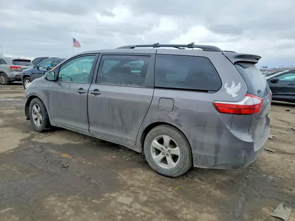 5TDKK3DC8GS696977 2016 TOYOTA SIENNA - Image 2