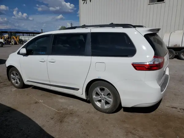 5TDKK3DC8GS699877 2016 TOYOTA SIENNA - Image 2