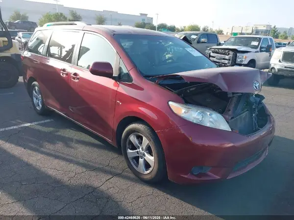 5TDKK3DC8GS713020 2016 TOYOTA SIENNA - Image 1