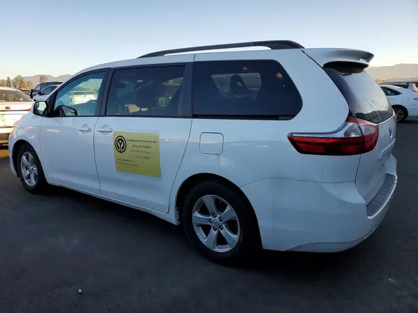 5TDKK3DC8GS713650 2016 TOYOTA SIENNA - Image 2