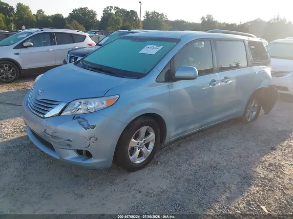5TDKK3DC8GS713986 2016 TOYOTA SIENNA - Image 2