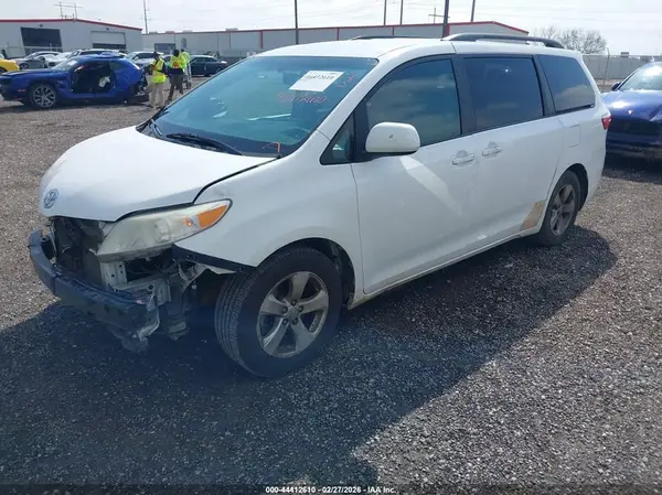 5TDKK3DC8GS716922 2016 TOYOTA SIENNA - Image 2