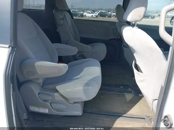 5TDKK3DC8GS716922 2016 TOYOTA SIENNA - Image 8