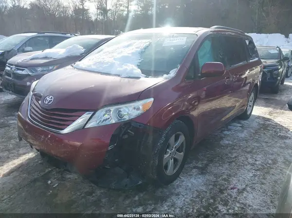 5TDKK3DC8GS719948 2016 TOYOTA SIENNA - Image 2