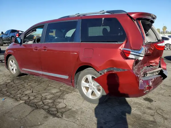 5TDKK3DC8GS722347 2016 TOYOTA SIENNA - Image 2