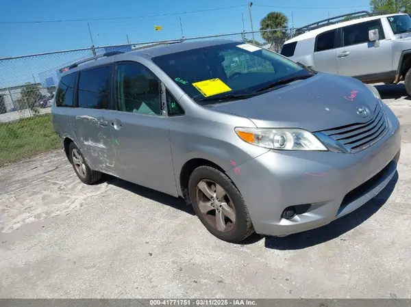 5TDKK3DC8GS728746 2016 TOYOTA SIENNA - Image 1