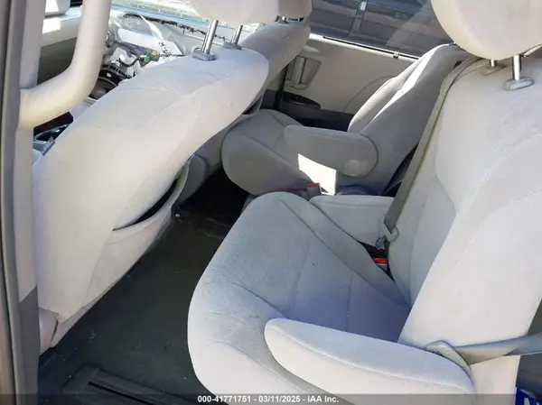 5TDKK3DC8GS728746 2016 TOYOTA SIENNA - Image 8