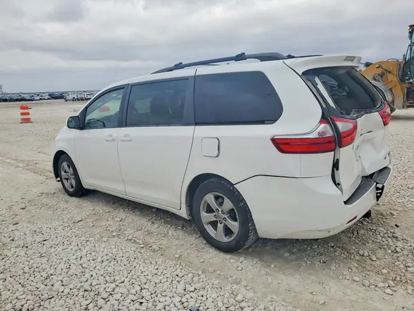 5TDKK3DC8GS729685 2016 TOYOTA SIENNA - Image 2