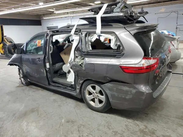 5TDKK3DC8GS730612 2016 TOYOTA SIENNA - Image 2