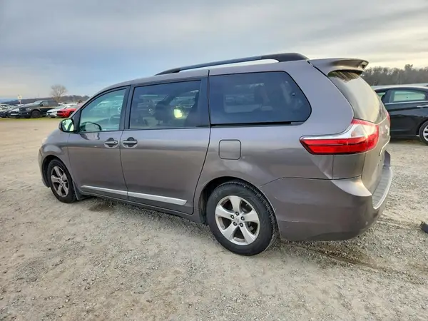 5TDKK3DC8GS732974 2016 TOYOTA SIENNA - Image 2