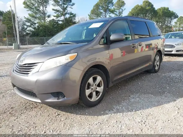 5TDKK3DC8GS738533 2016 TOYOTA SIENNA - Image 2