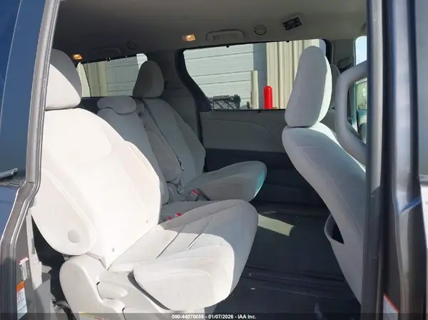 5TDKK3DC8GS738533 2016 TOYOTA SIENNA - Image 8