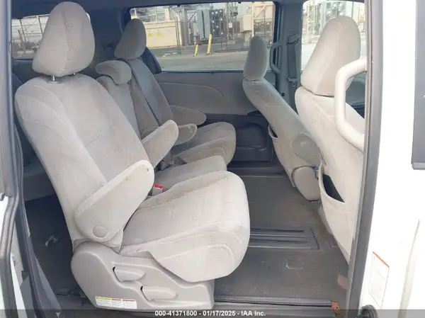 5TDKK3DC8GS738774 2016 TOYOTA SIENNA - Image 8