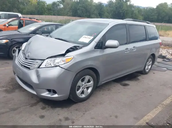 5TDKK3DC8GS739598 2016 TOYOTA SIENNA - Image 2