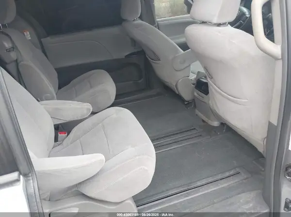 5TDKK3DC8GS739598 2016 TOYOTA SIENNA - Image 8