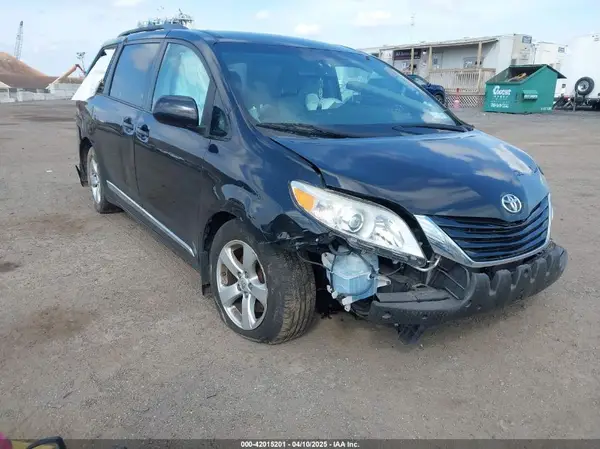 5TDKK3DC8GS739715 2016 TOYOTA SIENNA - Image 1