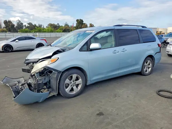 5TDKK3DC8GS742727 2016 TOYOTA SIENNA - Image 1