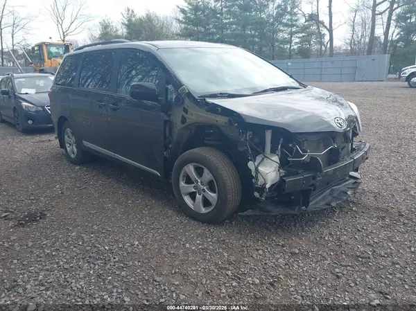 5TDKK3DC8GS755011 2016 TOYOTA SIENNA - Image 1