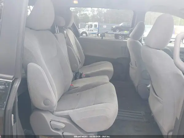 5TDKK3DC8GS755011 2016 TOYOTA SIENNA - Image 8