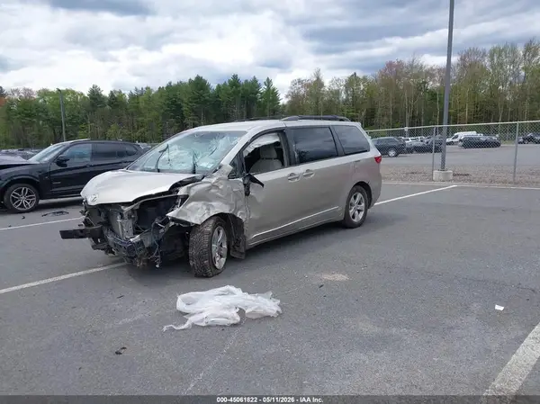 5TDKK3DC8GS757356 2016 TOYOTA SIENNA - Image 2