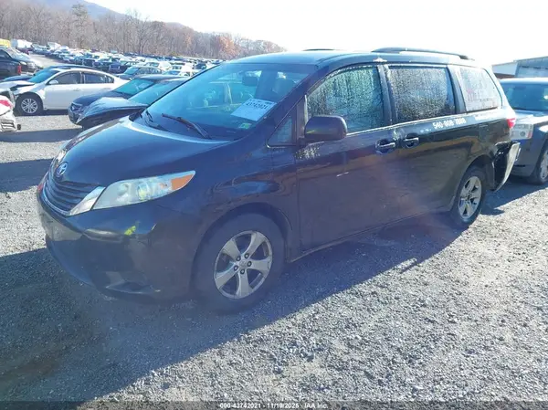 5TDKK3DC8GS761407 2016 TOYOTA SIENNA - Image 2
