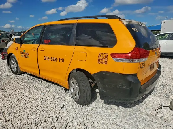 5TDKK3DC9CS181593 2022 TOYOTA SIENNA - Image 2