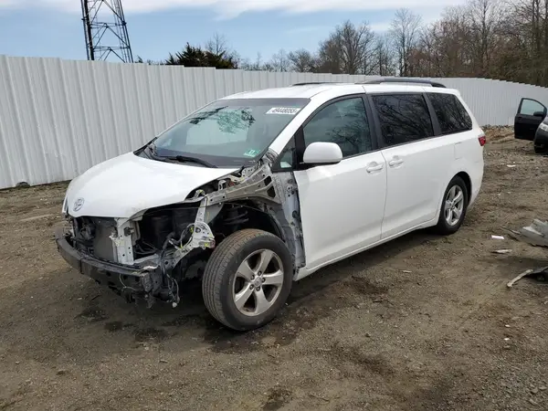 5TDKK3DC9GS694302 2016 TOYOTA SIENNA - Image 1